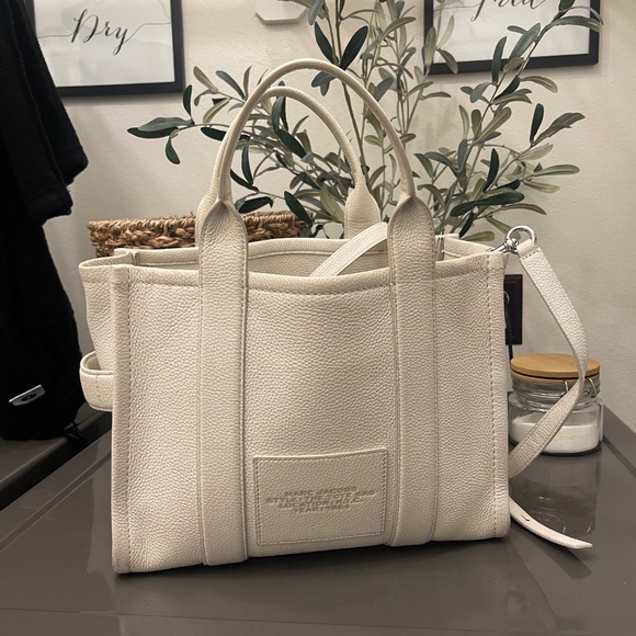 Marc Jacobs The Medium Leather Tote Bag With Wallet Set - Picture 7 of 15